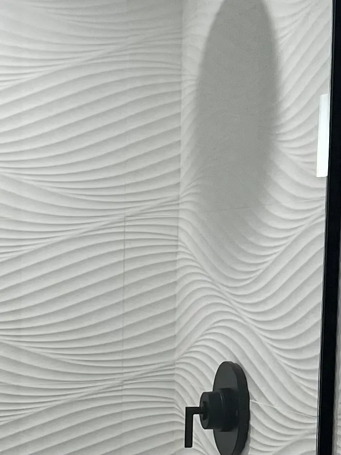 Wave-pattern tile detail